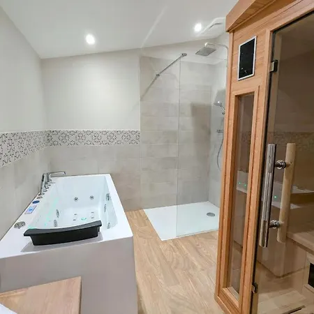 Le Boheme, Sauna & 아파트 *